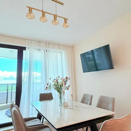 Апартамент Sea Escape | & Parking Варна